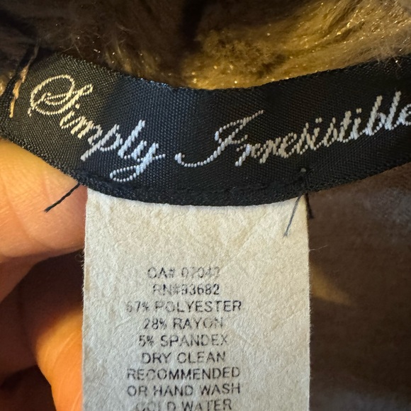 Simply Irresistible light and soft poncho - Picture 5 of 6